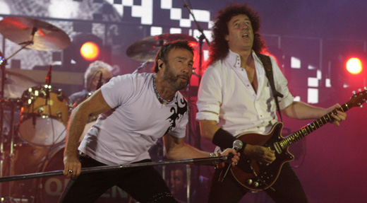 Paul Rodgers e Brian May entraram no palco com a corda toda, em coregrafias ensaiadas 
