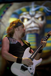 Principal guitarrista da época de ouro do Iron Maiden, Adrian Smith ficou à vontade