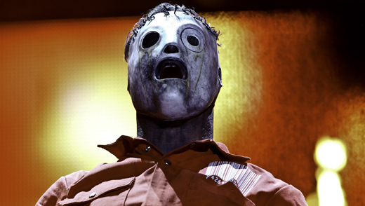 Corey Taylor, o bate-bola from hell sem olho, comanda a fuzarca do Slipknot: insanidade pura 