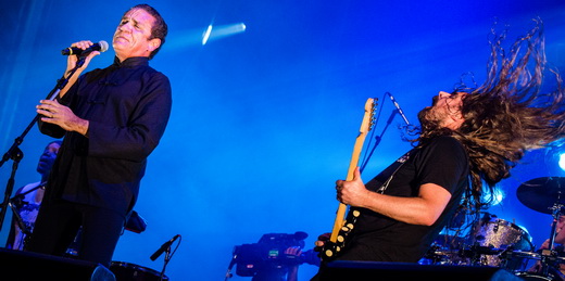 Zé Ramalho e o guitarrista Andreas Kisser juntos no Palco Sunset: o improvável que funcionou bem