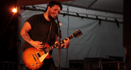 Molho Negro: o guitarrista/vocalista João Lemos soube se aproveitar dos interesses do público do metal