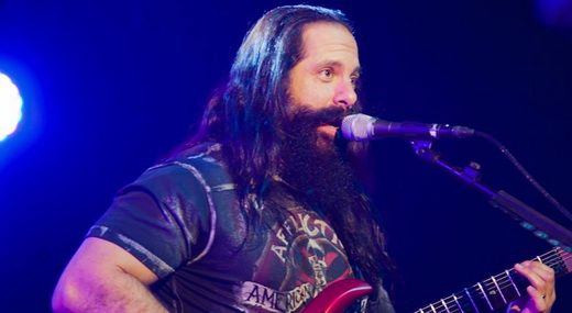 John Petrucci e a barba tipo burca: sem Mike Portnoy ele é o cara que dá as cartas no Dream Theater