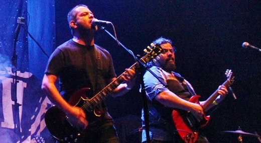 A dupla de guitarristas do Statues On Fire realça o som híbrido de hardcore e metal do grupo de São Paulo 