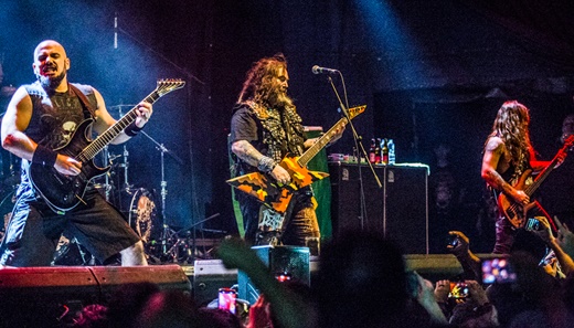 Rizzo, Max e o baixista Mike Leon, outro integrante do Soulfly na exibição dos Cavalera Conapiracy