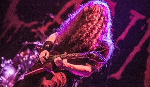 O novo guitarrista do Cannibal Corpse, Erik Rutan, que assume todos os solos com incrível naturalidade